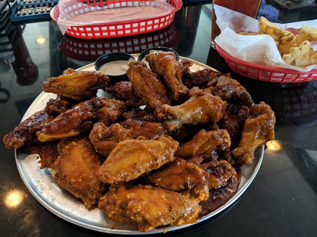 Pluckers Wing Bar | restaurant | 105 N Interstate 35, San Marcos, TX 78666, USA | 5127549464 OR +1 512-754-9464