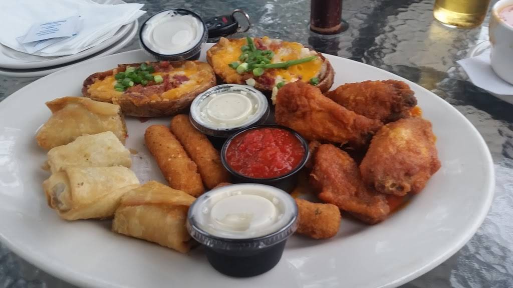 Hawthornes Backyard | restaurant | 1200 W Hawthorne Ln, West Chicago, IL 60185, USA | 6302936700 OR +1 630-293-6700