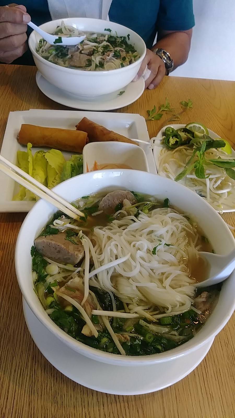 Pho Ngon | restaurant | 2055 E Highland Ave, San Bernardino, CA 92404, USA | 9098644931 OR +1 909-864-4931
