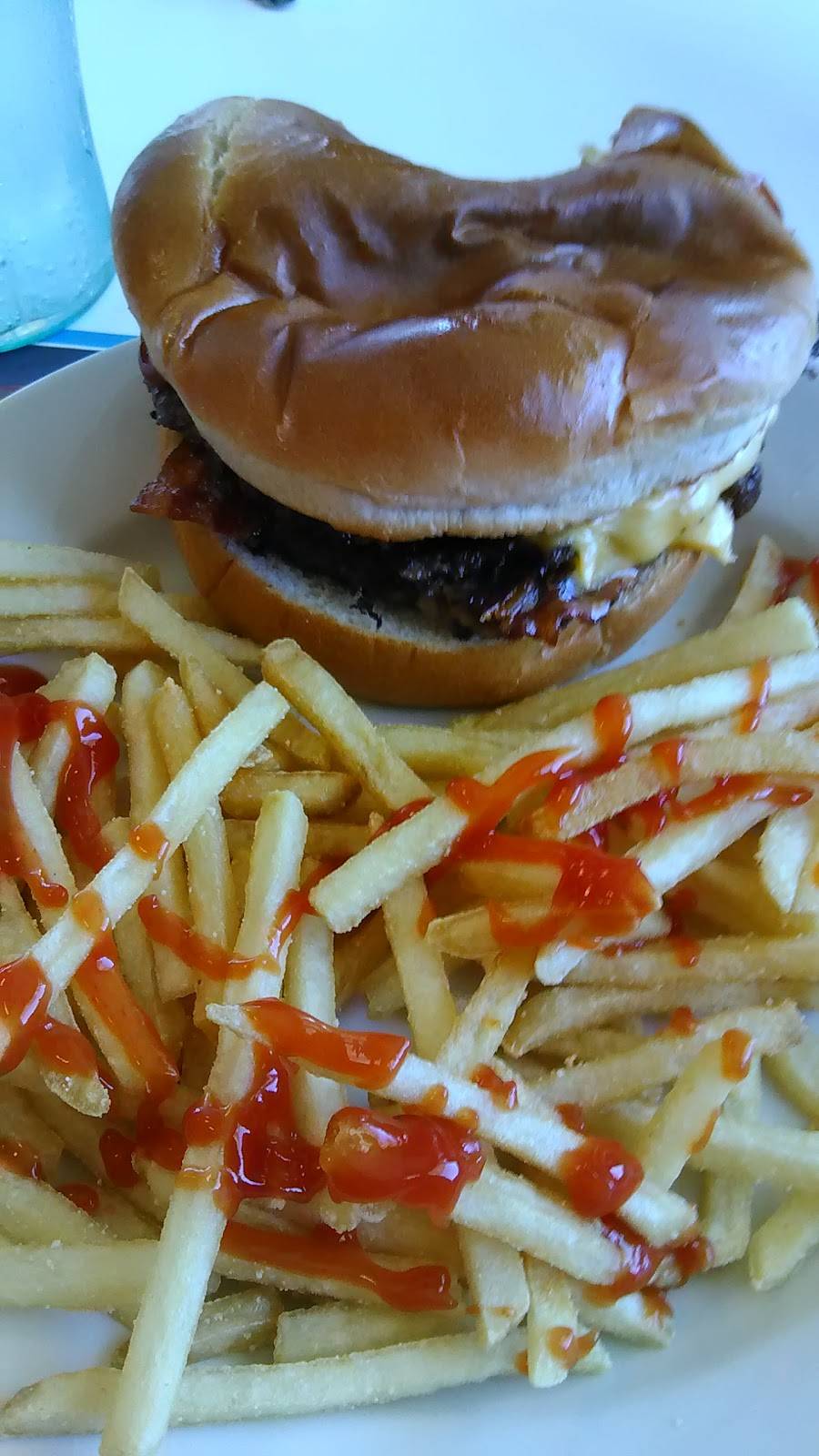 Steak n Shake | restaurant | 3821 41st Ave Dr, Moline, IL 61265, USA | 3097649453 OR +1 309-764-9453