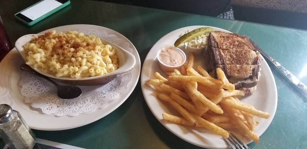 Mahoneys Irish Pub & Steakhouse | restaurant | 35 Main St, Poughkeepsie, NY 12601, USA | 8454717026 OR +1 845-471-7026