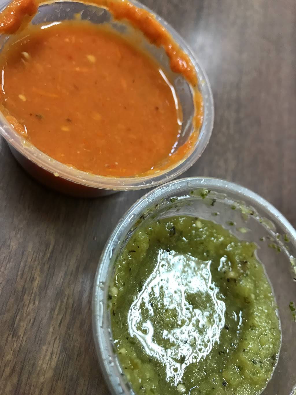 Chikis N Grill | restaurant | 2817 W Diversey Ave, Chicago, IL 60647, USA | 7736665008 OR +1 773-666-5008