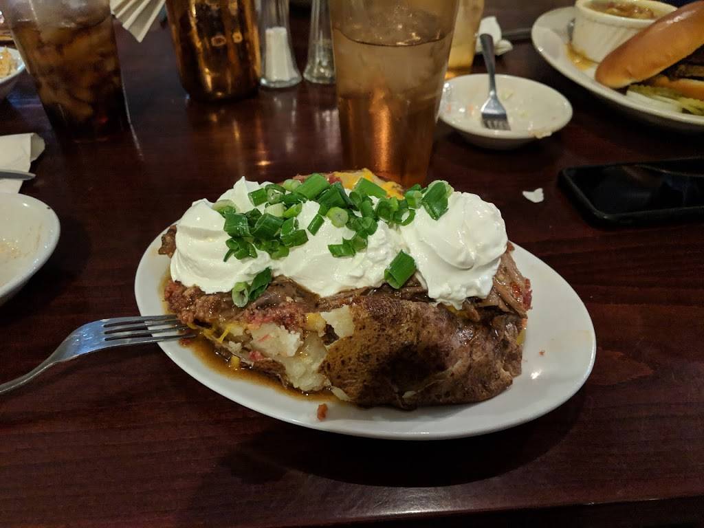 Charlie Staples Bar-B-Q | restaurant | 372 W Rayen Ave, Youngstown, OH 44502, USA | 3307437427 OR +1 330-743-7427