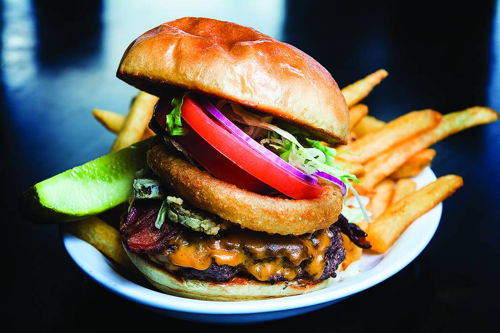 Ye Olde Squire | restaurant | 550 Fennell Ave E, Hamilton, ON L8V 1S9, Canada | 9053887770 OR +1 905-388-7770