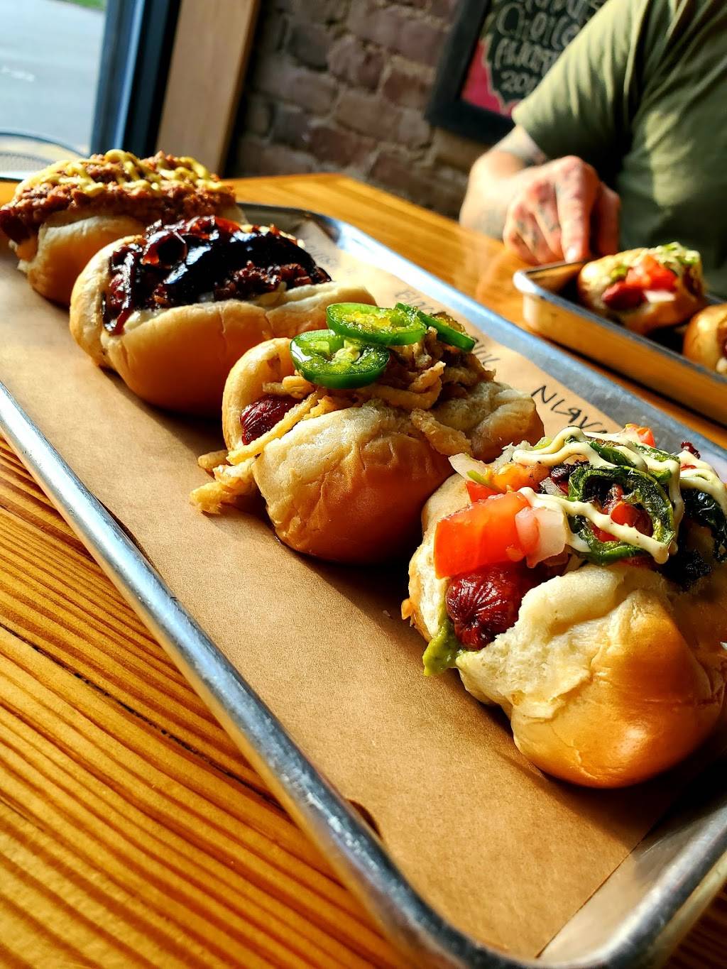 Red Top Gourmet Hotdogs | restaurant | 1127 Logan St, Louisville, KY 40204, USA | 5026402032 OR +1 502-640-2032