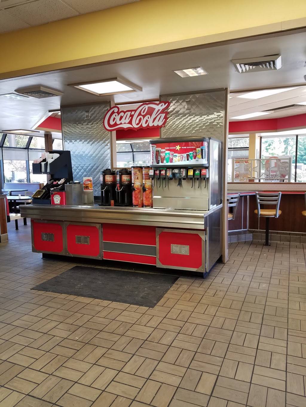 Hardees | restaurant | 331 N Main, Chatham, IL 62629, USA | 2174833905 OR +1 217-483-3905