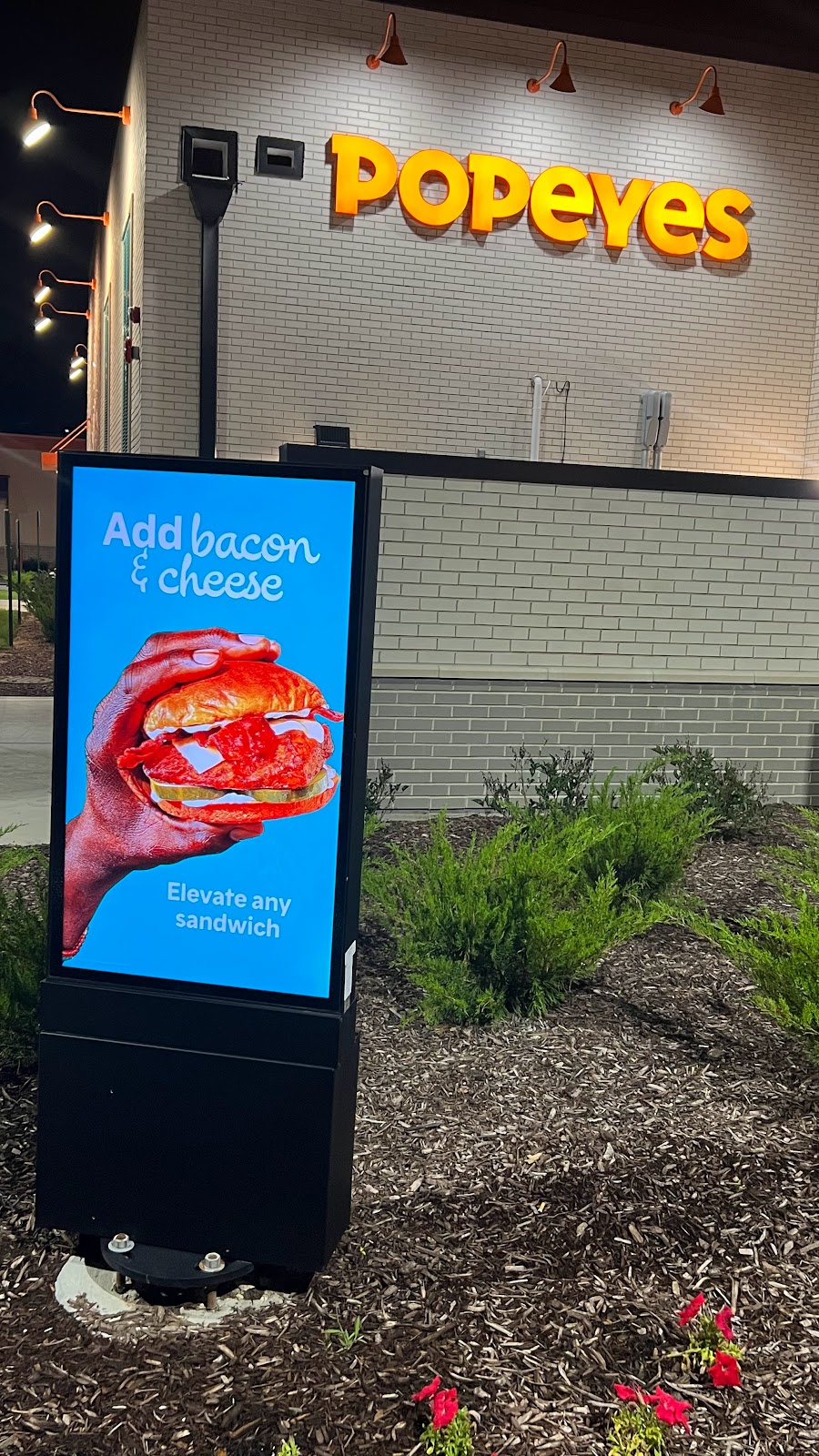 Popeyes Louisiana Kitchen | restaurant | 235 E Dundee Rd, Wheeling, IL 60090, USA | 2246763448 OR +1 224-676-3448