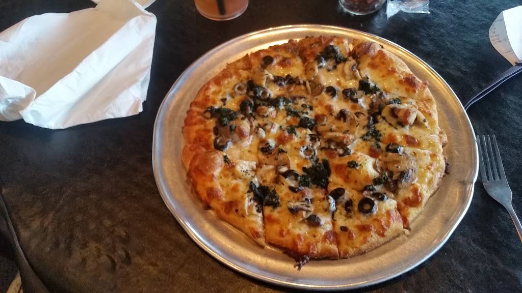 Painturos Pizza | restaurant | 522 W Main St, Lebanon, TN 37087, USA | 6154438444 OR +1 615-443-8444