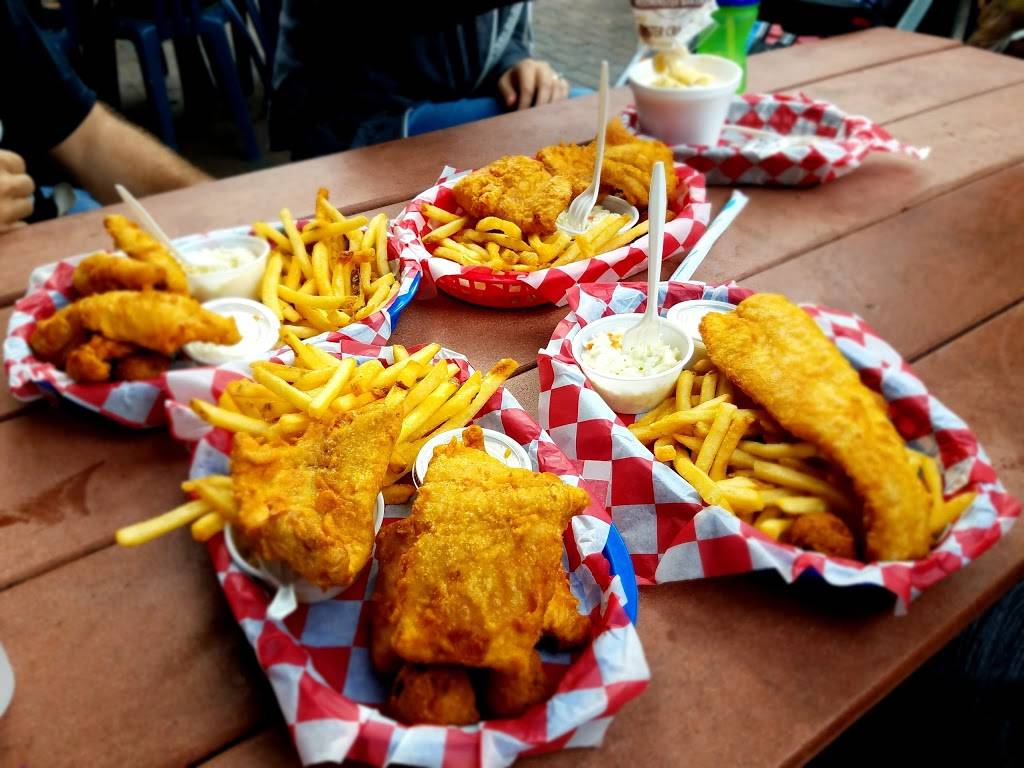 Scalawags Whitefish & Chips | restaurant | 226 E Central Ave, Mackinaw City, MI 49701, USA | 2314367777 OR +1 231-436-7777