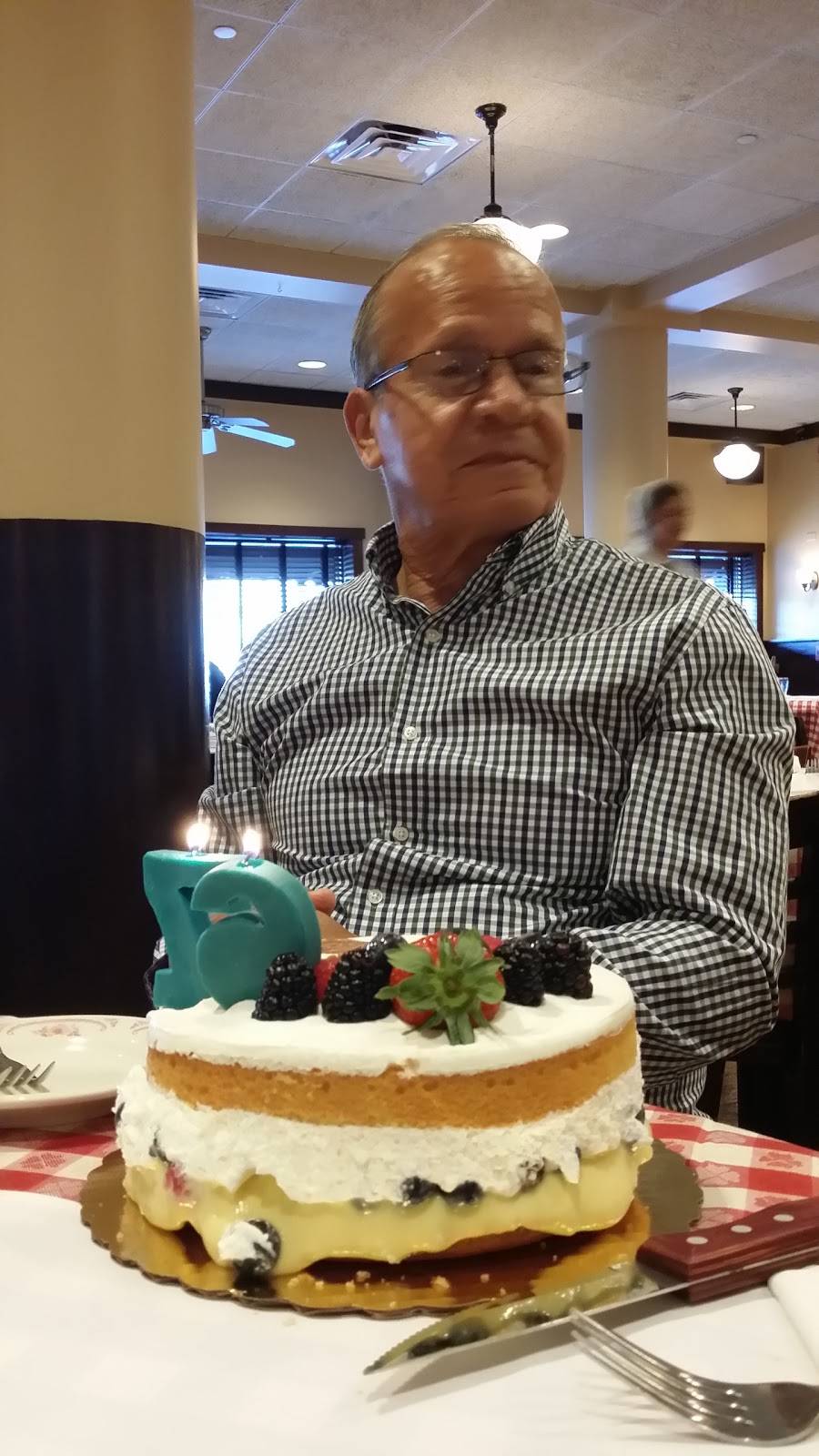 Maggianos Little Italy | restaurant | 240 Oakbrook Center, Oak Brook, IL 60523, USA | 6303680300 OR +1 630-368-0300