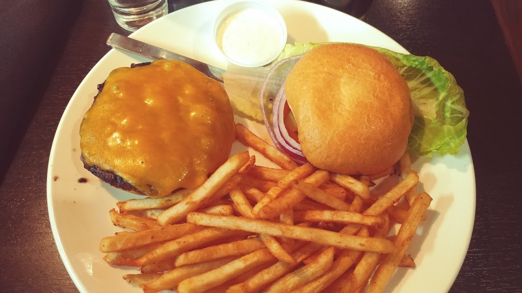 G Street Bar & Grill | restaurant | 125 SE G St, Grants Pass, OR 97526, USA | 5419565427 OR +1 541-956-5427