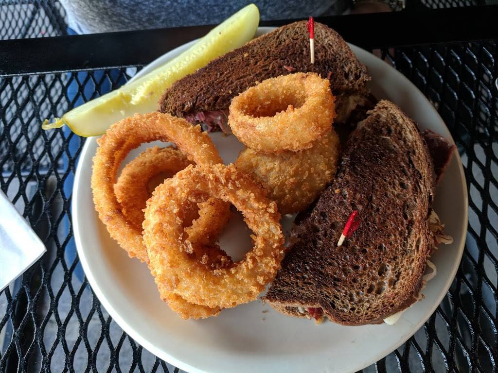 Goldbergs in Dundee | restaurant | 5008 Dodge St, Omaha, NE 68132, USA | 4025562006 OR +1 402-556-2006