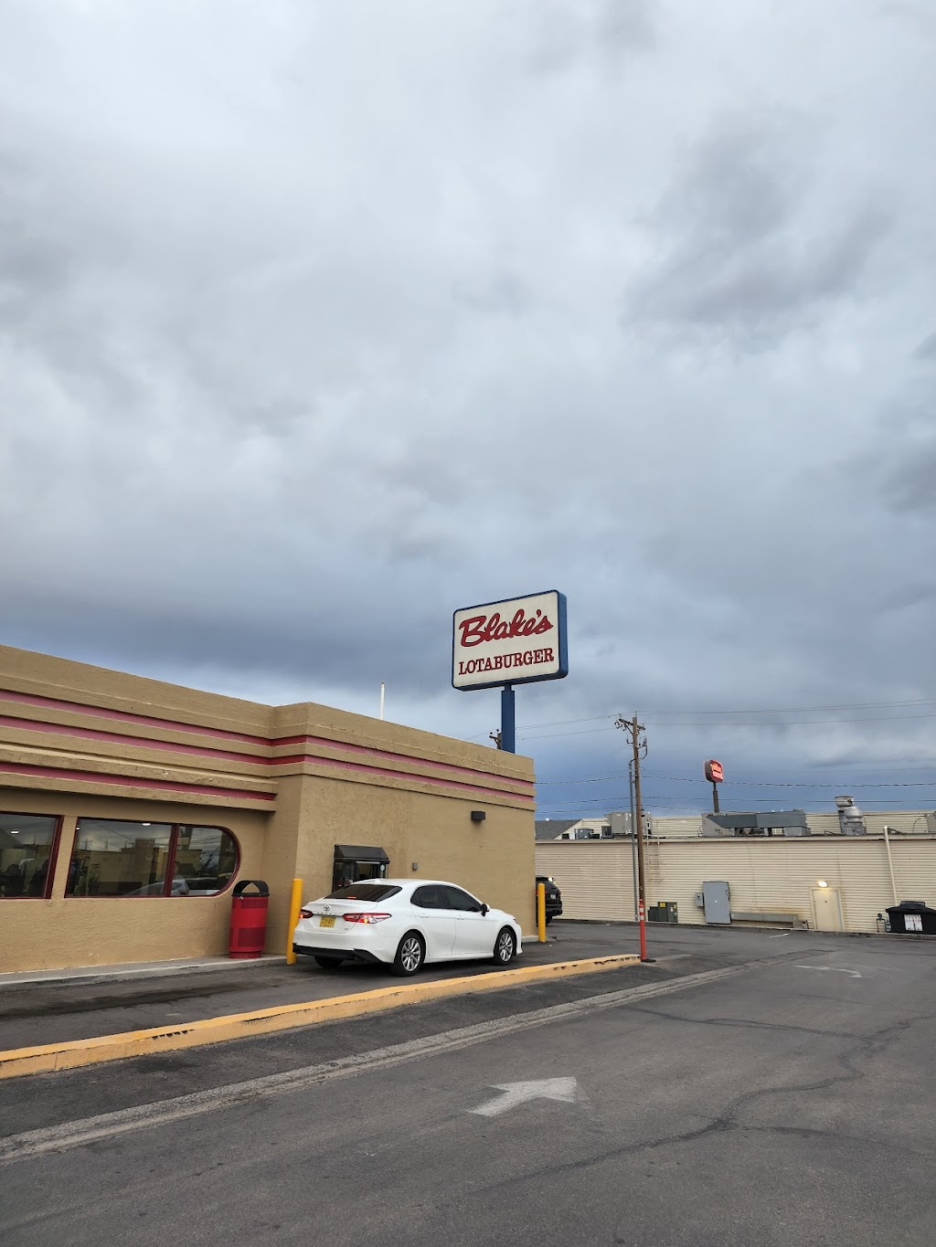 Blakes Lotaburger | restaurant | 1111 W Lincoln Ave, Gallup, NM 87301, USA | 5057224223 OR +1 505-722-4223