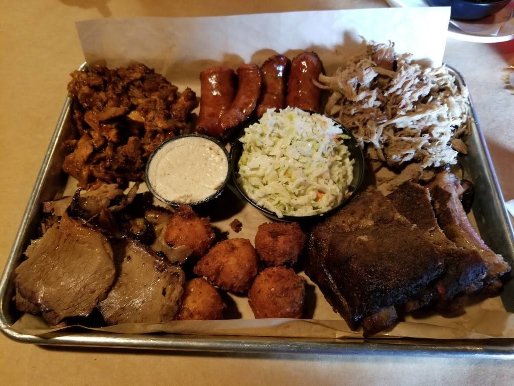 The Fishin Pig | restaurant | 5169 Farmville Rd, Farmville, VA 23901, USA | 4342233287 OR +1 434-223-3287