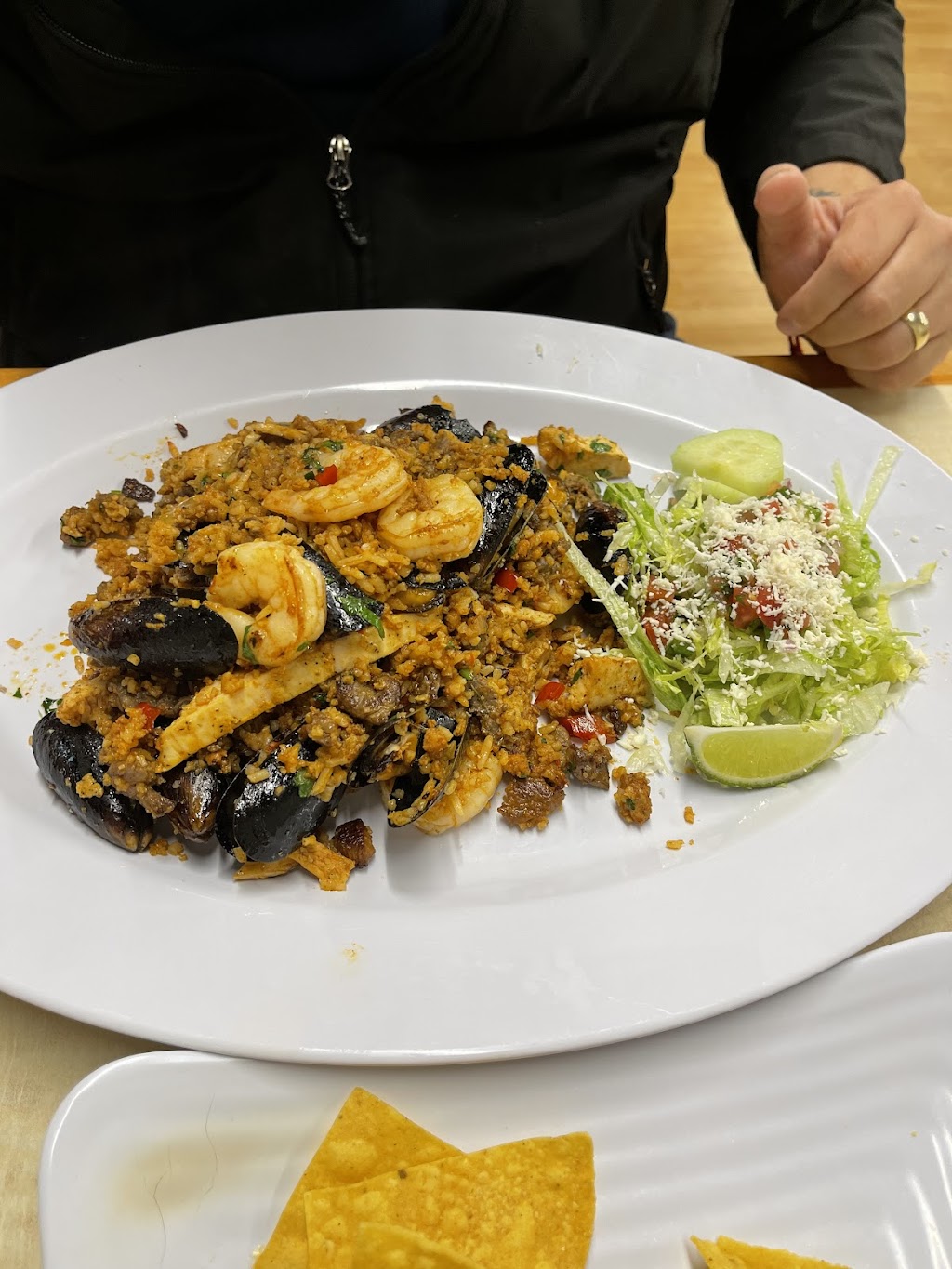 Mucho Loco Mexican Restaurant | restaurant | 234 N Broadway, Pennsville Township, NJ 08070, USA | 8563760499 OR +1 856-376-0499