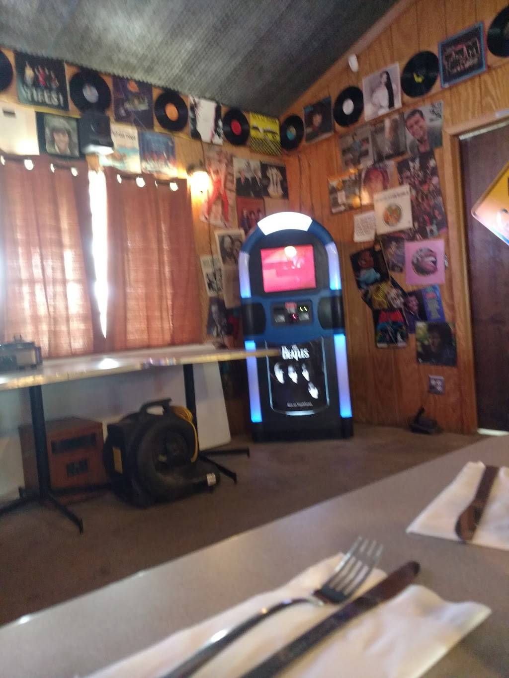 Dew Drop Inn | restaurant | 109 Main St, McClelland, IA 51548, USA | 7125669360 OR +1 712-566-9360