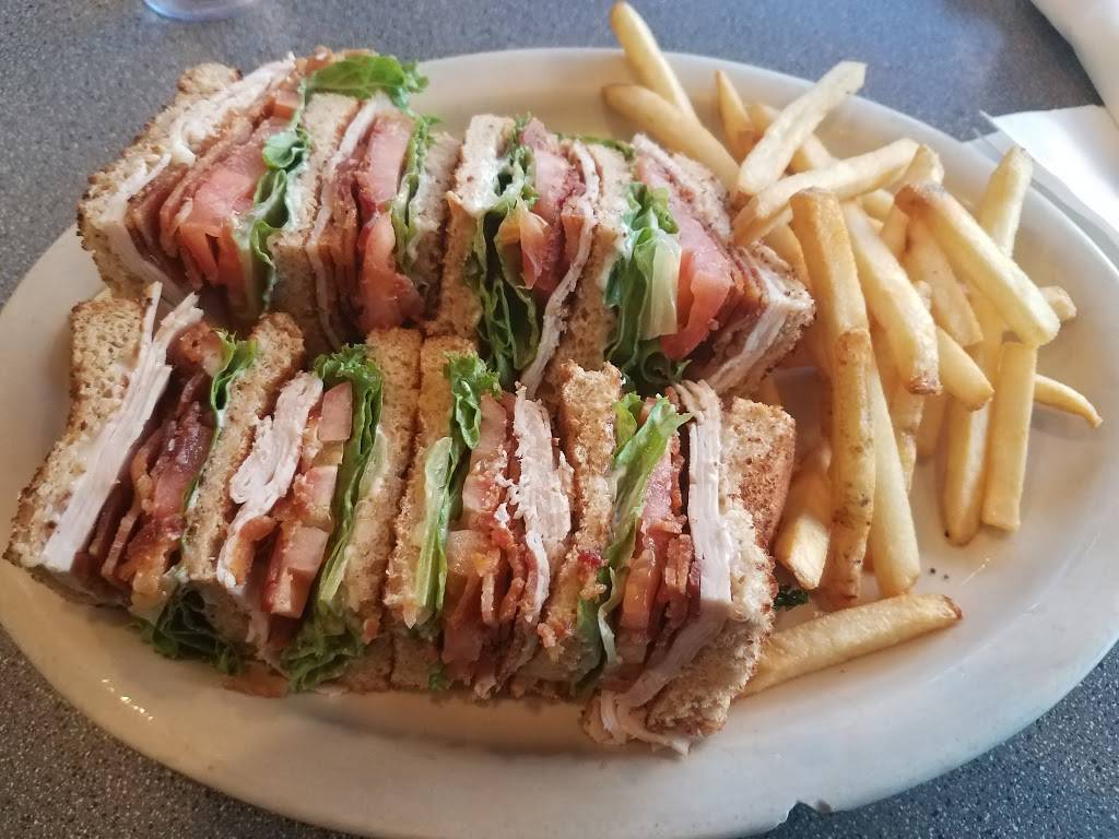 Benjis Deli | restaurant | 8683 N Port Washington Rd, Milwaukee, WI 53217, USA | 4142285130 OR +1 414-228-5130