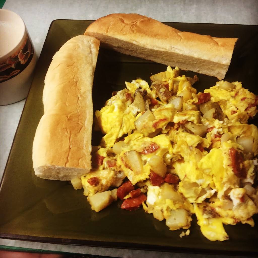 Lizzies cafe | restaurant | 3278, 9743 W Hillsborough Ave, Tampa, FL 33615, USA | 8134529152 OR +1 813-452-9152