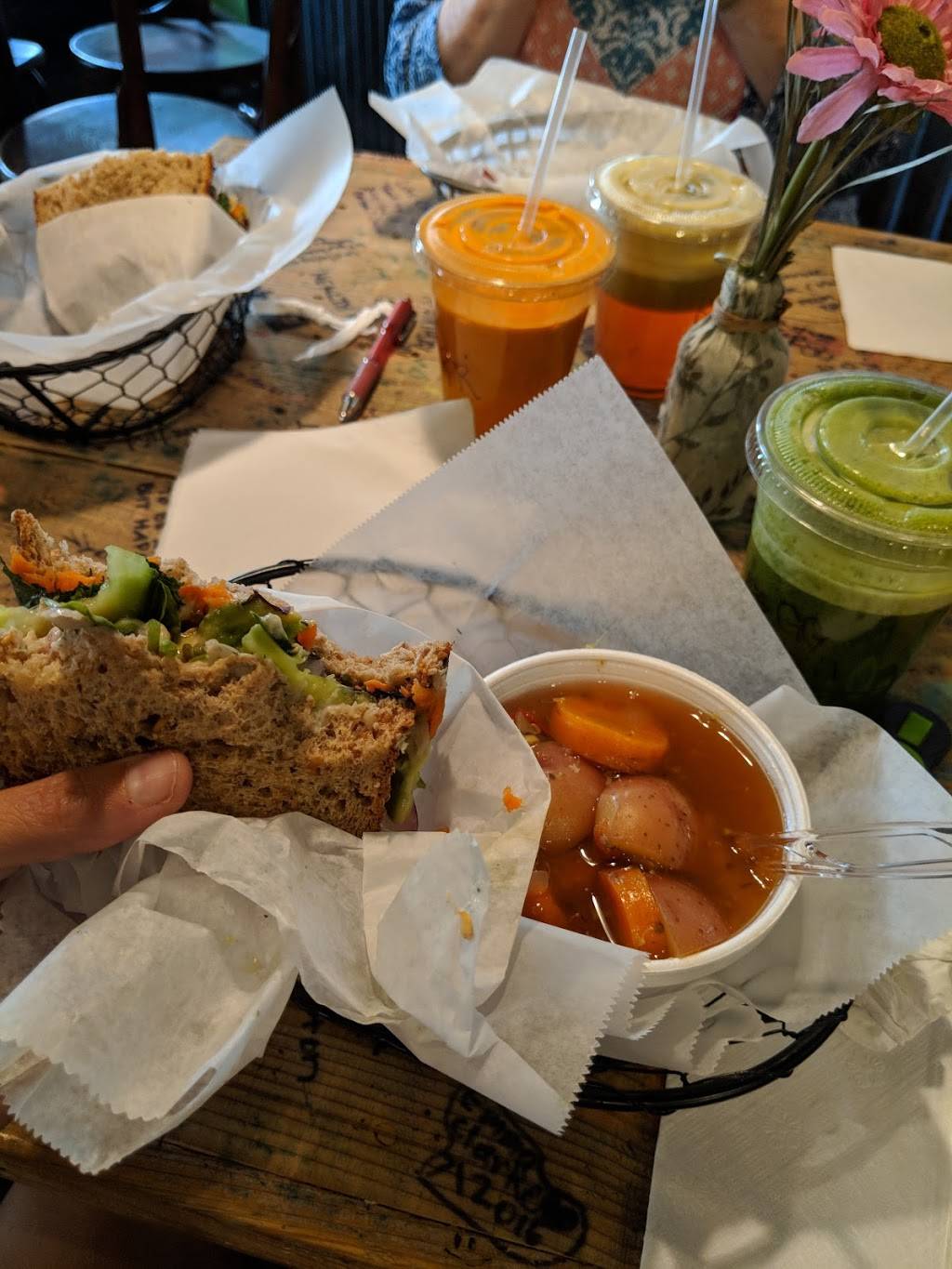 Juicys Wellness Cafe | cafe | 110 E Main St, McMinnville, TN 37110, USA | 9314742233 OR +1 931-474-2233