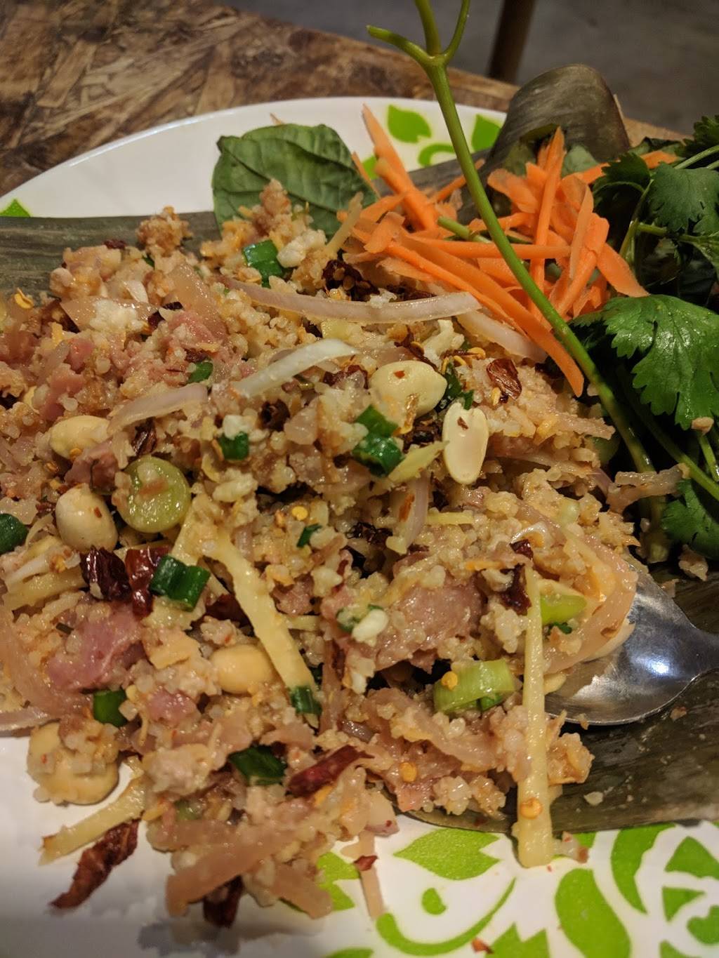 Isaan Classic | restaurant | 2701 Sunset Blvd, Los Angeles, CA 90026, USA | 2134832105 OR +1 213-483-2105