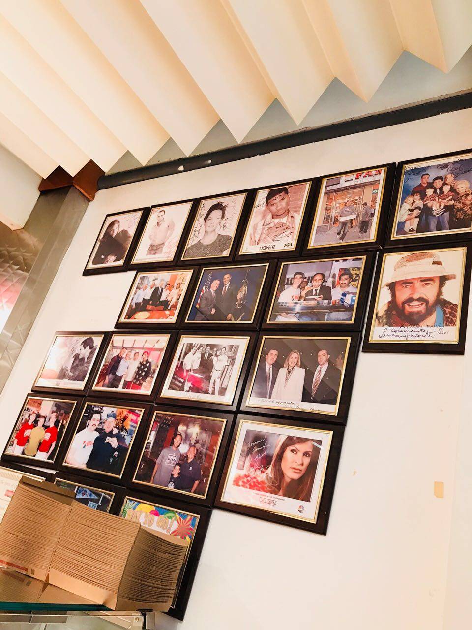 Famous Famiglia pizzeria | restaurant | Tysons Corner Mall, 1961 Chain Bridge Rd, McLean, VA 22102, USA | 7032883433 OR +1 703-288-3433