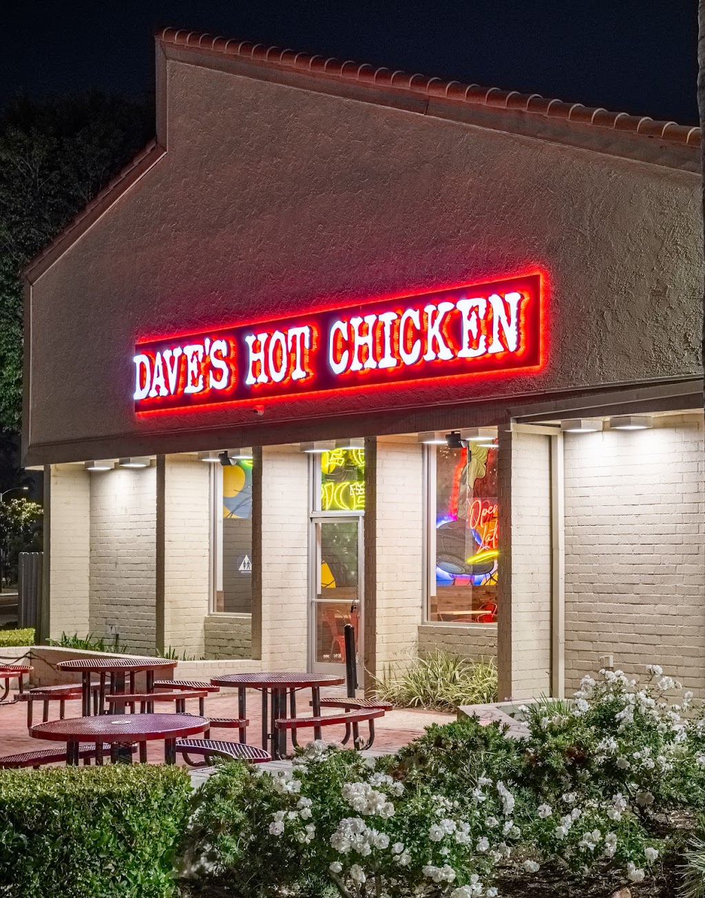 Daves Hot Chicken | restaurant | 556 E 1st St, Tustin, CA 92780, USA | 7148810700 OR +1 714-881-0700