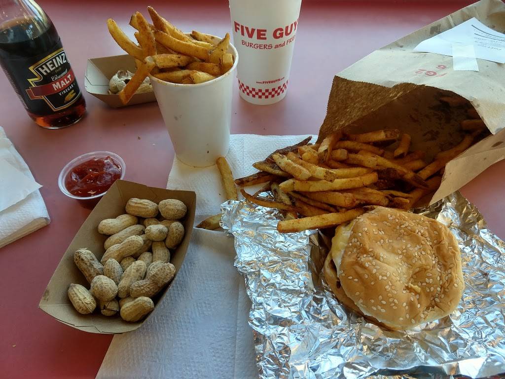 Five Guys | meal takeaway | 611 Highgrove Pl, Rockford, IL 61108, USA | 8152267020 OR +1 815-226-7020