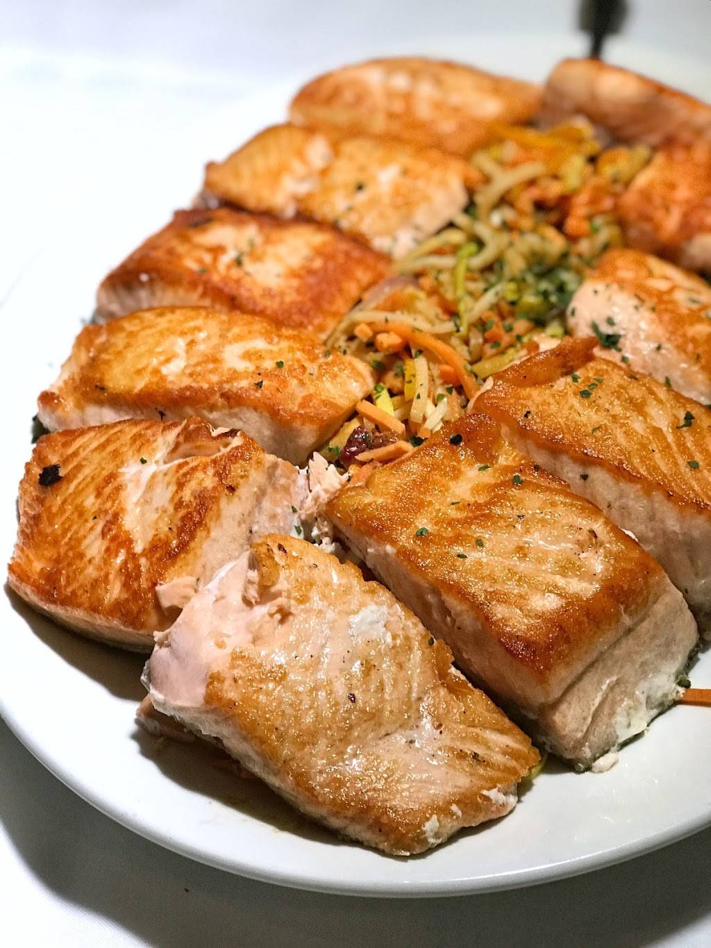 Riva Crab House | restaurant | 700 E Grand Ave, Chicago, IL 60611, USA | 3126447482 OR +1 312-644-7482