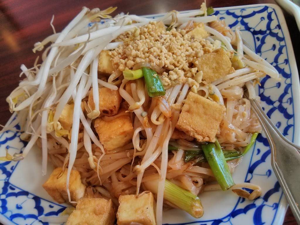 Chili Thai Restaurant | restaurant | 7406 27th St W, University Place, WA 98466, USA | 2535649099 OR +1 253-564-9099