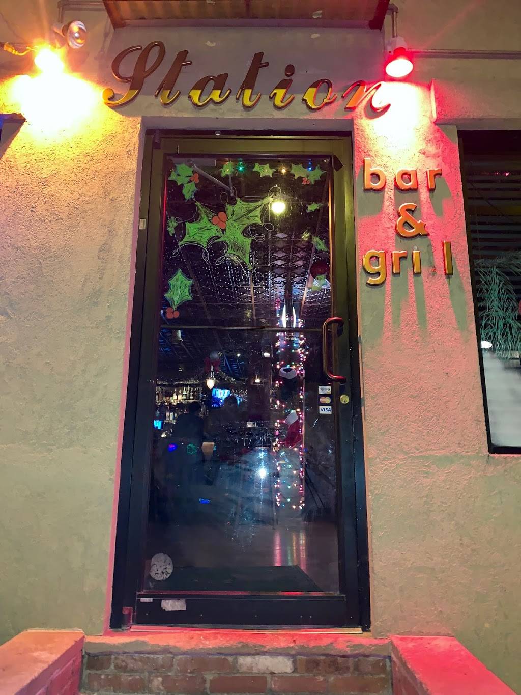 Station Bar & Grill | restaurant | 1550 McKean St, Philadelphia, PA 19145, USA | 2154671871 OR +1 215-467-1871