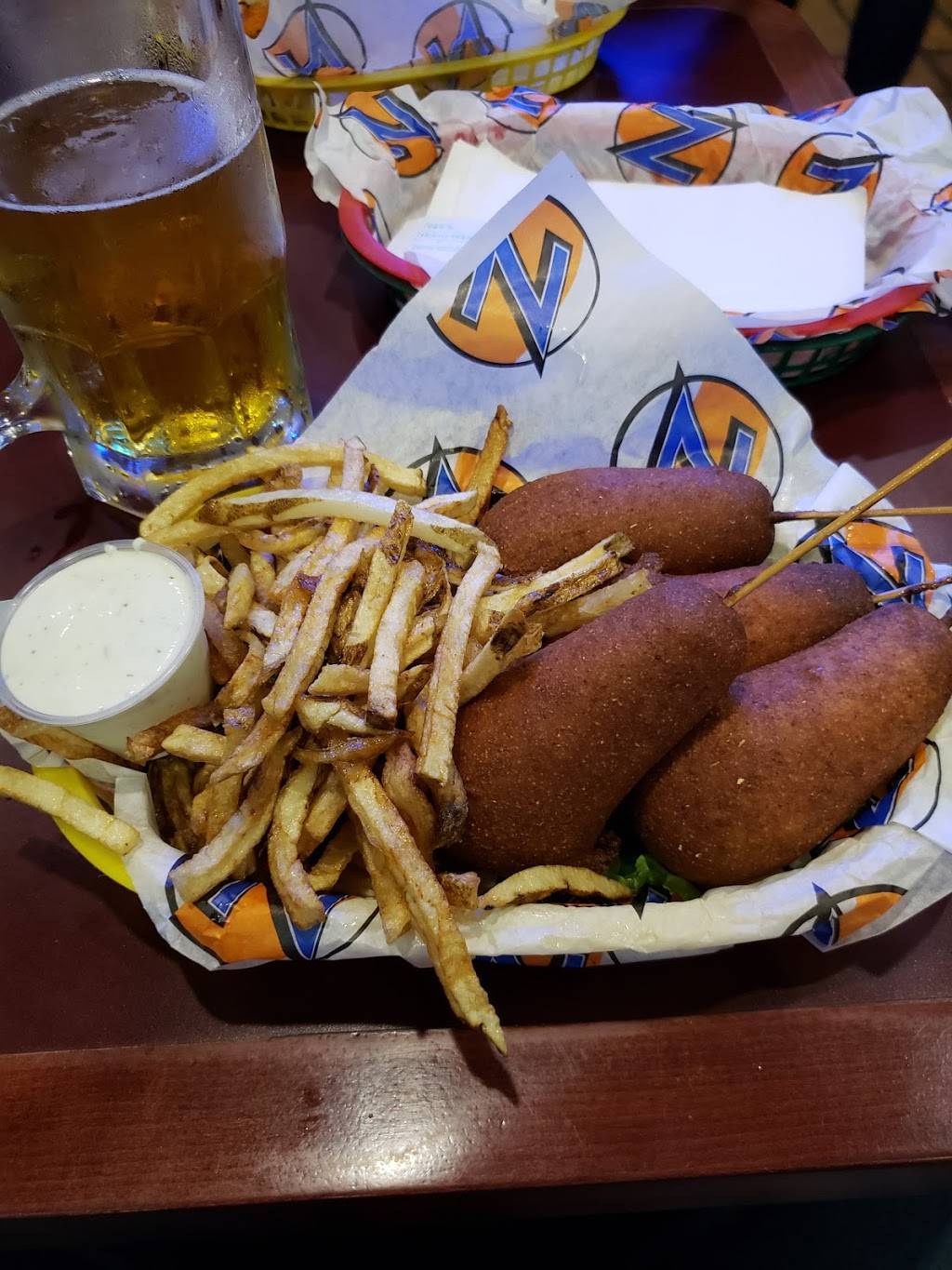 Zipps Sports Grill | restaurant | 4060 S Arizona Ave, Chandler, AZ 85248, USA | 4803981776 OR +1 480-398-1776