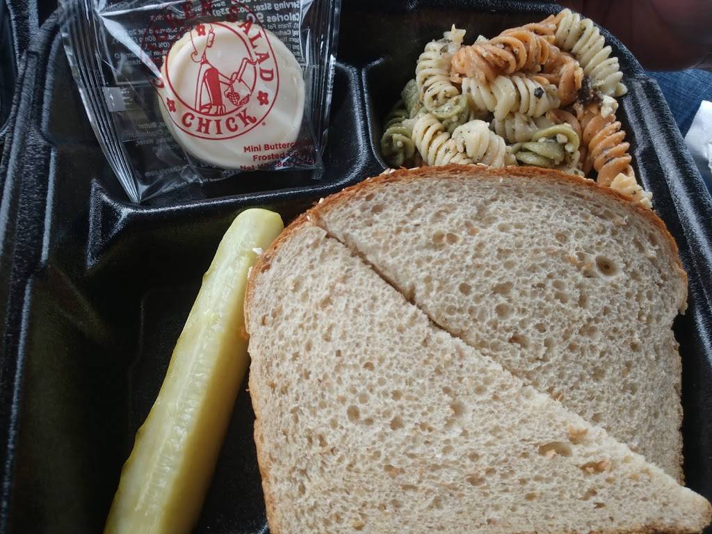 Chicken Salad Chick | restaurant | 412 West Washington Street Suite 4055, East Peoria, IL 61611, USA | 3093163415 OR +1 309-316-3415