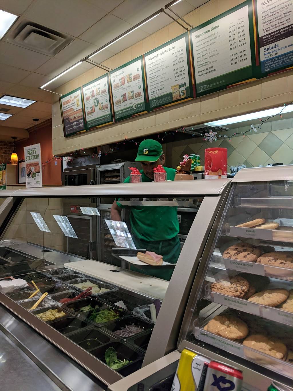Subway Restaurants | restaurant | 1221 Wilshire Blvd A, Santa Monica, CA 90403, USA | 3102607719 OR +1 310-260-7719