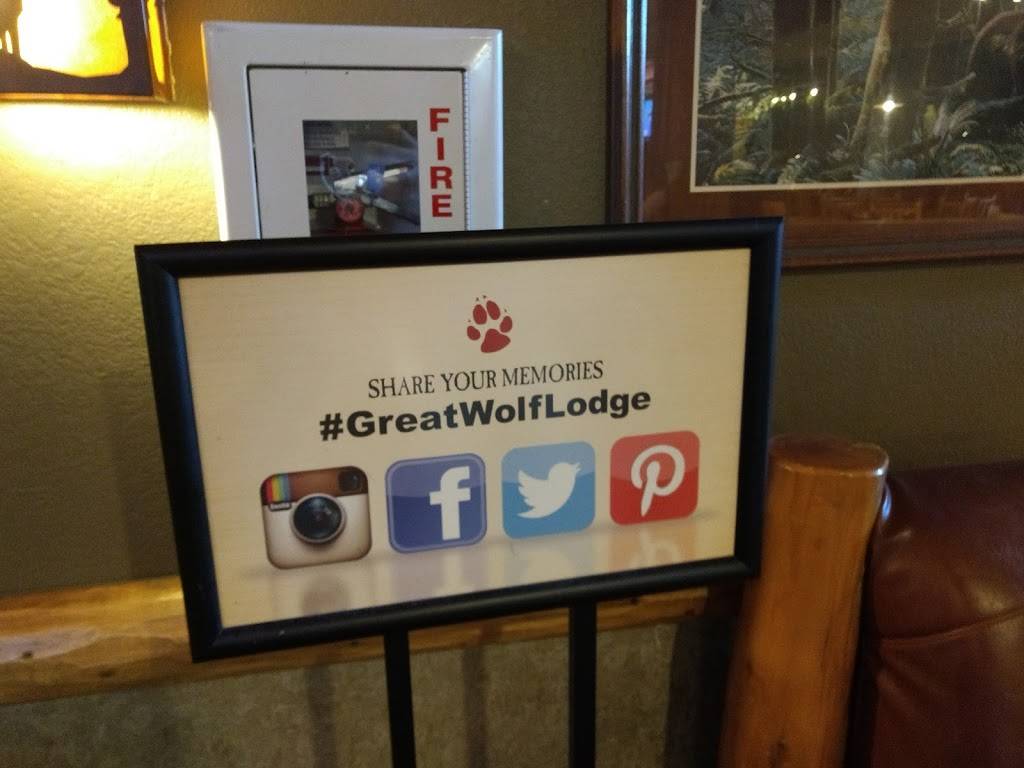 Camp Critter Bar and Grille | restaurant | 10401 Cabela Dr, Kansas City, KS 66111, USA | 9132997001 OR +1 913-299-7001