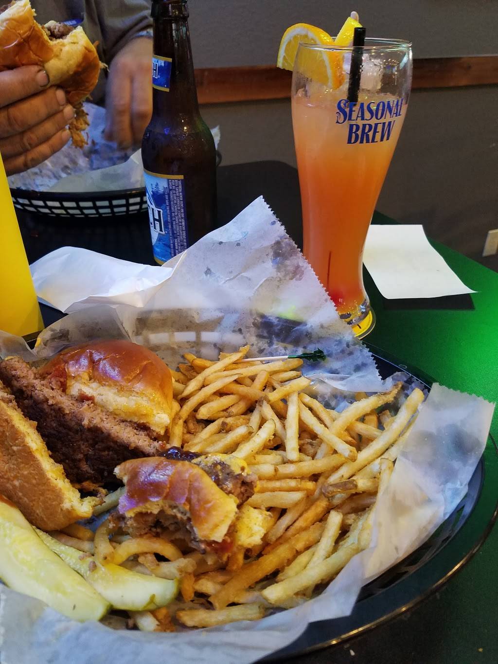 Hubs Pub & Grill / Roys Convenience Store | restaurant | 220 W High St, Potosi, MO 63664, USA | 5734364827 OR +1 573-436-4827