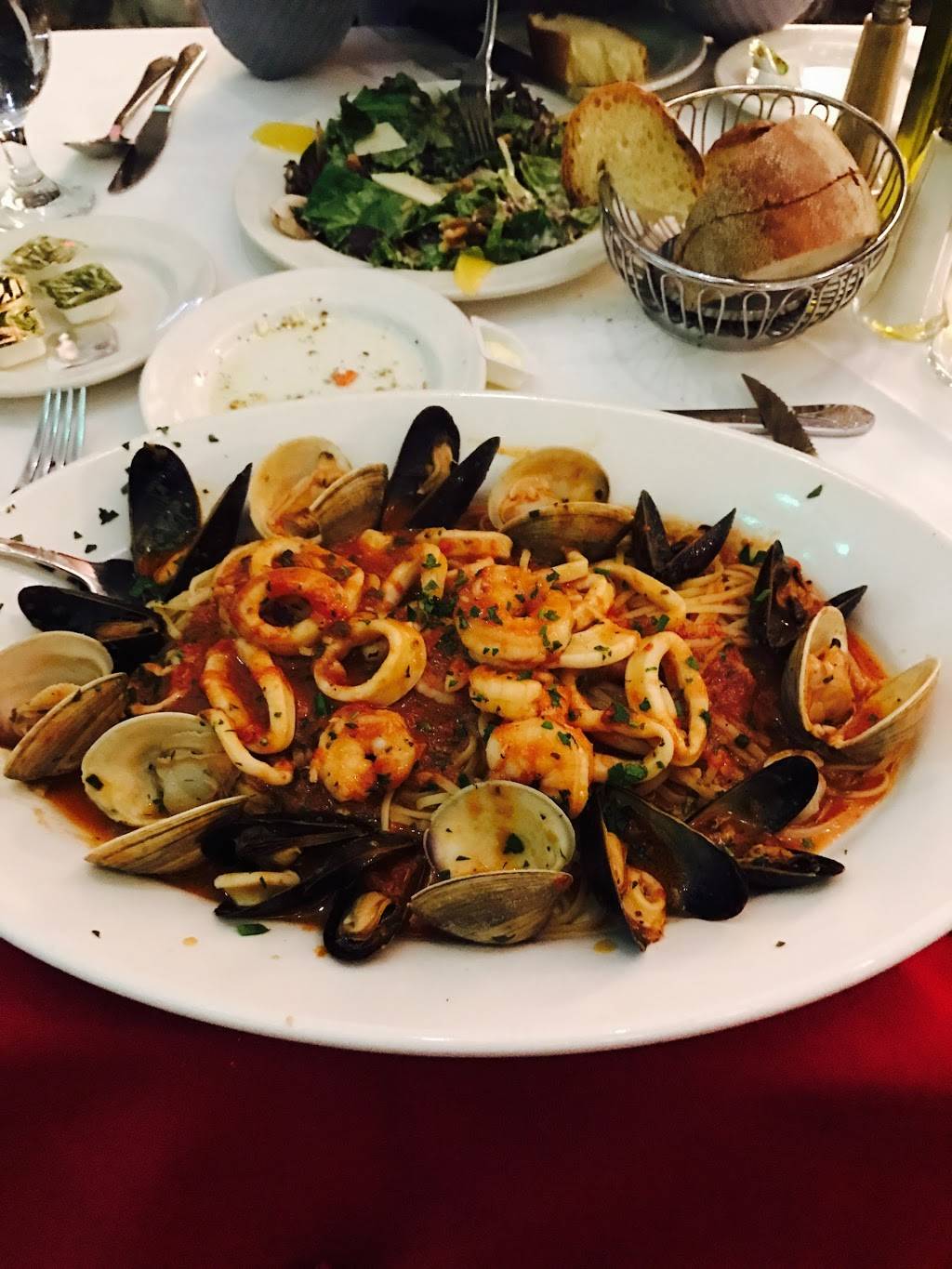 La Grotta | restaurant | 25412 Northern Blvd, Little Neck, NY 11362, USA | 7182248899 OR +1 718-224-8899