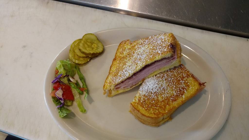 Smokeys Restaurant and Tavern | restaurant | 5982 N Hubbard Lake Rd, Spruce, MI 48762, USA | 9897272112 OR +1 989-727-2112