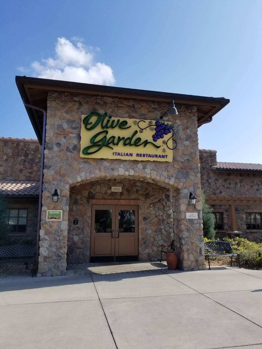 Olive Garden Italian Restaurant | meal takeaway | 1910 NE Pine Island Rd, Cape Coral, FL 33909, USA | 2395730480 OR +1 239-573-0480