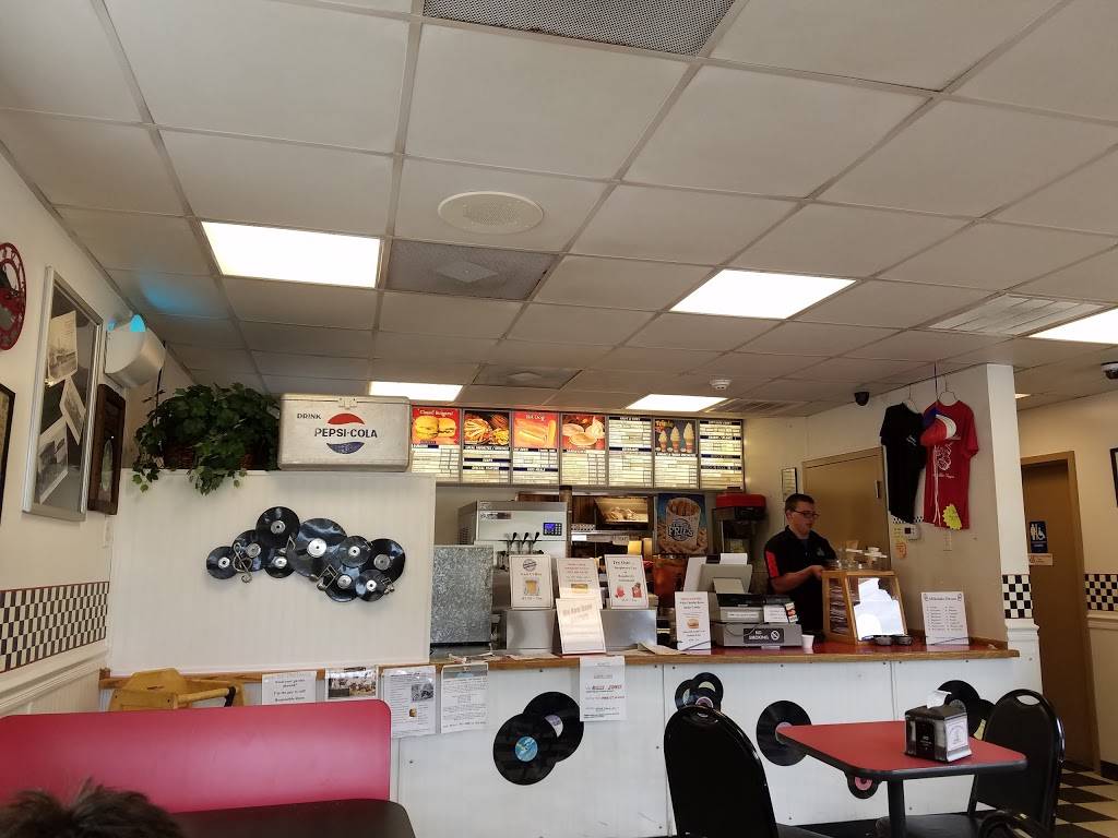 Sarahs Burgers | restaurant | 106 Craig St, Craigsville, VA 24430, USA | 5409979007 OR +1 540-997-9007