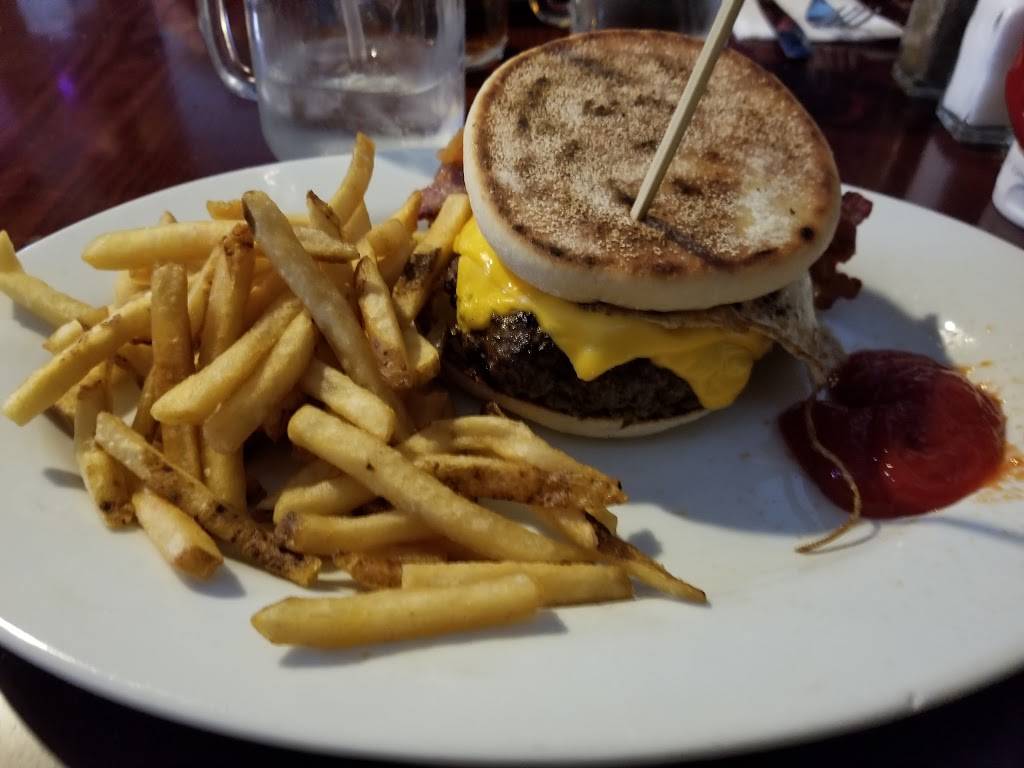 The Hideaway Kitchen & Bar | restaurant | 30 Grove St, Ridgefield, CT 06877, USA | 2034387676 OR +1 203-438-7676