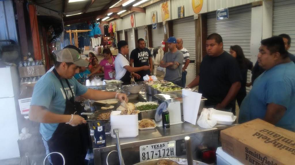 Tacos El Chilly Willy | restaurant | 8705 Airline Dr, Houston, TX 77037, USA | 3616529509 OR +1 361-652-9509