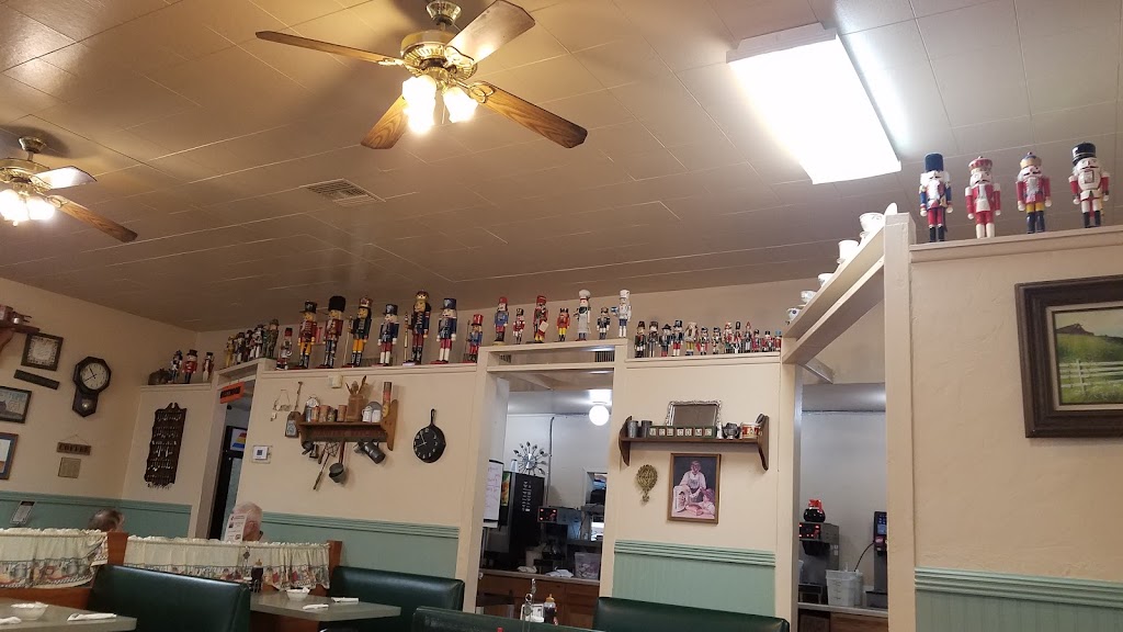 The Hungry Fox Restaurant & Country Store | restaurant | 4637 E Broadway Blvd, Tucson, AZ 85711, USA | 5203262835 OR +1 520-326-2835