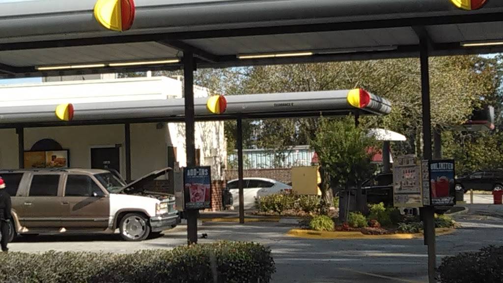Sonic Drive-In | restaurant | 303 E Montgomery Crossroads, Savannah, GA 31406, USA | 9129210303 OR +1 912-921-0303