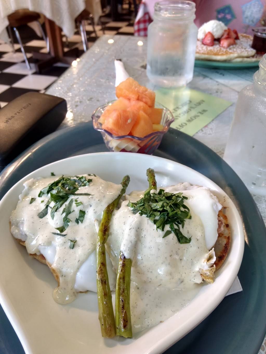 Paulines | restaurant | 1754 W Balmoral Ave, Chicago, IL 60640, USA | 7735618573 OR +1 773-561-8573