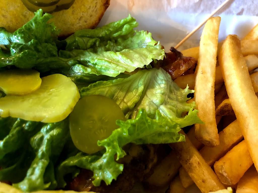 19 98 Grill & Country Store | restaurant | 17110 US-19, Fanning Springs, FL 32693, USA | 3524631998 OR +1 352-463-1998