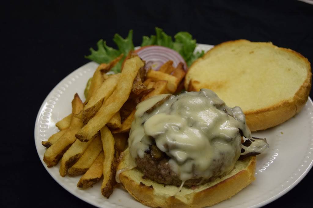 Nashotah Clubhouse | restaurant | N44w32998 Watertown Plank Rd, Nashotah, WI 53058, USA | 2623676684 OR +1 262-367-6684