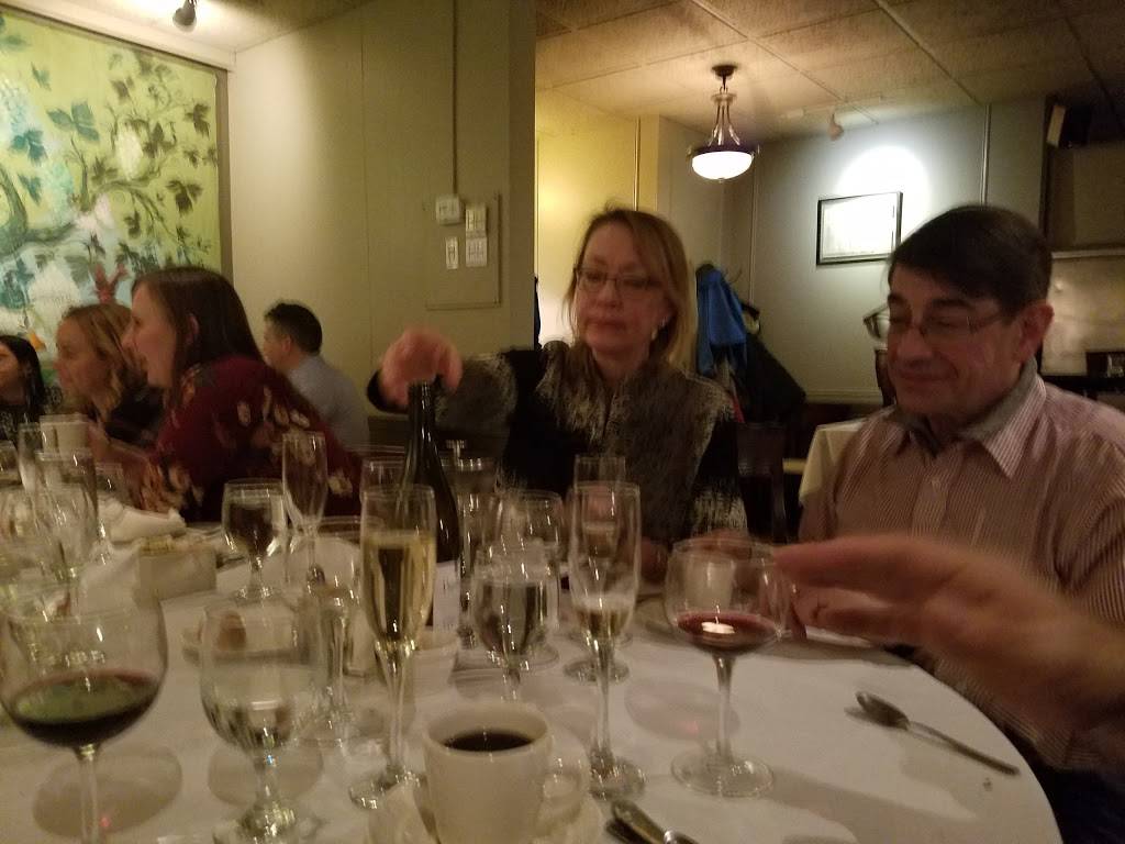 Edgewater Beach Cafe | restaurant | 5545 N Sheridan Rd, Chicago, IL 60640, USA | 7732754141 OR +1 773-275-4141