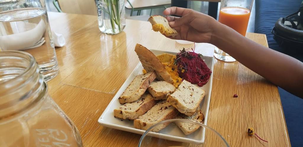 Living Kitchen | restaurant | 555 Fayetteville St, Raleigh, NC 27601, USA | 9193243515 OR +1 919-324-3515