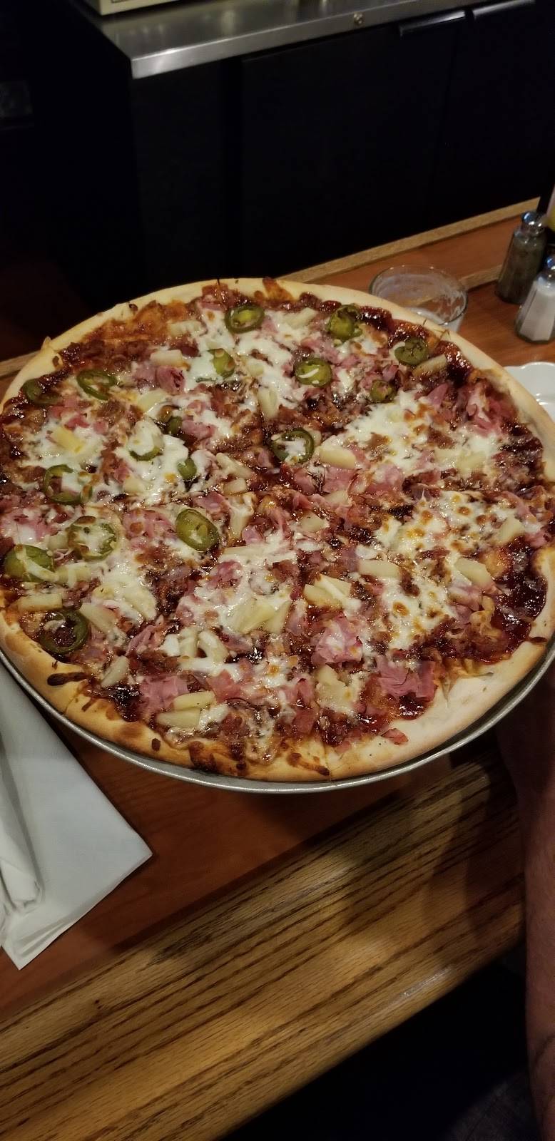 The Chamber Bar & Grill | restaurant | 906 E Colby St, Whitehall, MI 49461, USA | 2318936720 OR +1 231-893-6720