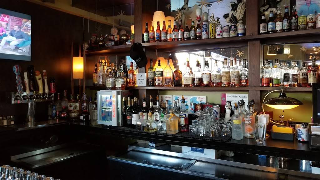 Holiday Club | restaurant | 4000 N Sheridan Rd, Chicago, IL 60613, USA | 7733489600 OR +1 773-348-9600